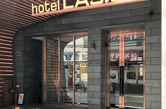Lassa ホテル